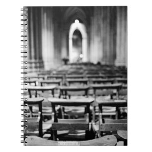 USA, Washington DC. Kirchenbänke der National Notizblock