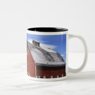 USA, Washington, Ellensburg, Scheune Zweifarbige Tasse