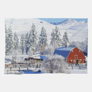 USA, Washington, Methow Tal, Scheunen herein Geschirrtuch
