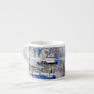 USA, Washington, Methow Valley, Scheunen in Espressotasse