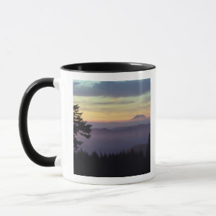USA, Washington. Mount St. Helens gesehen durch Tasse