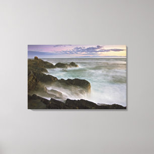 USA, Washington, San Juan Islands. Wellen krachen Leinwanddruck