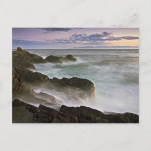USA, Washington, San Juan Islands. Wellen krachen Postkarte