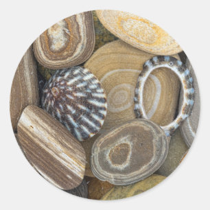 USA, Washington, Seabeck. Nahaufnahme des Strandes Runder Aufkleber