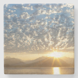USA, Washington, Seabeck. Sonnenuntergang Steinuntersetzer