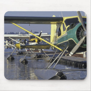 USA, Washington, Seattle, Wasserflugzeuge am Dock Mousepad
