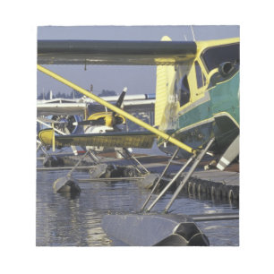 USA, Washington, Seattle, Wasserflugzeuge am Dock Notizblock
