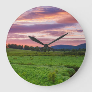 USA, West Virginia, Davis. Landschaft Große Wanduhr