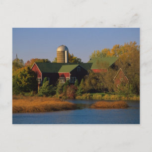 USA, Wisconsin. Roter Stall in Postkarte