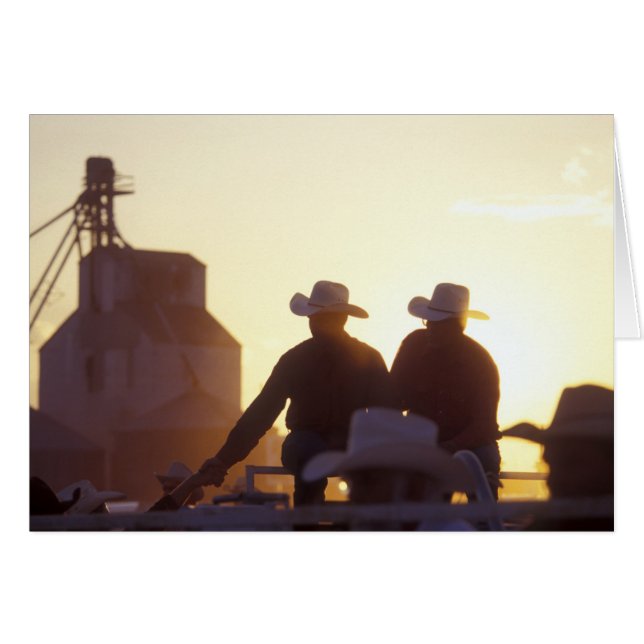 USA, Wyoming, Pine Bluffs. Zwei Männer schütteln (Vorderseite (Horizontal))