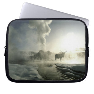 USA, Wyoming, Yellowstone Nationalpark. Sonnenaufg Laptopschutzhülle