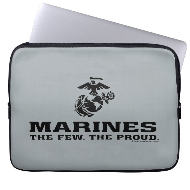 USMC "Die wenigen, die stolz" gestapelte schwarze  Laptopschutzhülle (Vorderseite)