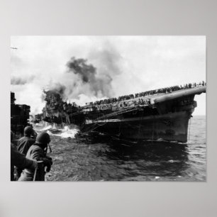 USS Franklin nach Angriff - 1945 Poster