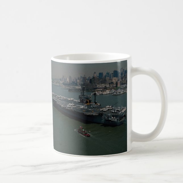 USS John F. Kennedy", hereinkommenden New York der Kaffeetasse (Rechts)