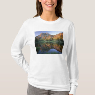 UTAH. USA. Der Berg Magog spiegelt sich im White P T-Shirt