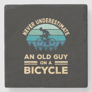 Uunterschätze niemals einen alten Mann auf einem F Steinuntersetzer