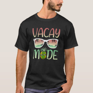 Vacay Mode Funny Ananas mit Sonnenbrille in Vacay T-Shirt