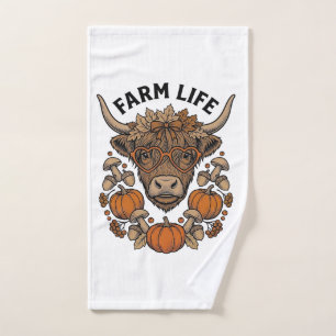 Vache Highland d'automne avec lunettes en forme de