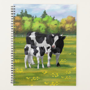 Vache Holstein et veau mignon en pâturage d'été