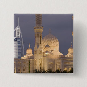 VAE, Dubai. Moschee am Abend mit Burj al Arab Button