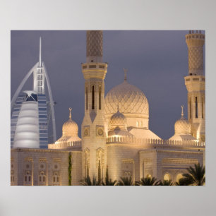 VAE, Dubai. Moschee am Abend mit Burj al Arab Poster