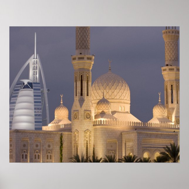 VAE, Dubai. Moschee am Abend mit Burj al Arab Poster (Vorne)