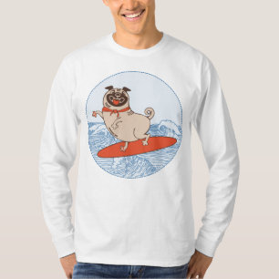 Vague à cheval heureux chien carlin sur le T-Shirt