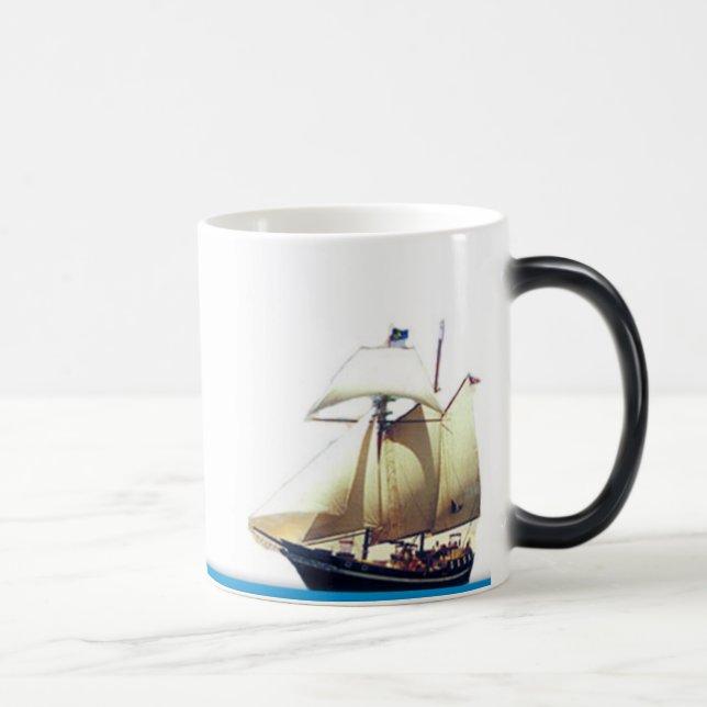 Vagues de tasse de marine de changement avec le (Droite)