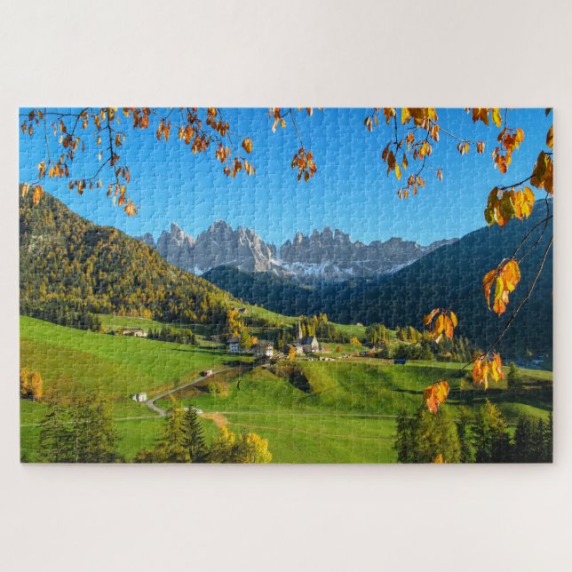 Val Di Funes-Dolomittal mit Herbst-Blätter (Horizontal)
