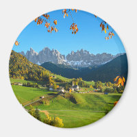 Val di Funes mit Herbstblättern und Rundmagneten