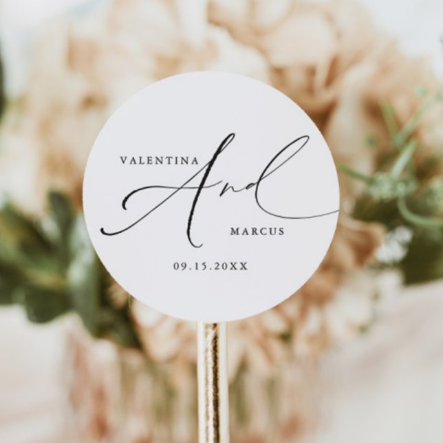 VALENTINA Chic Elegante Calligraphy Script Wedding Runder Aufkleber (Von Creator hochgeladen)