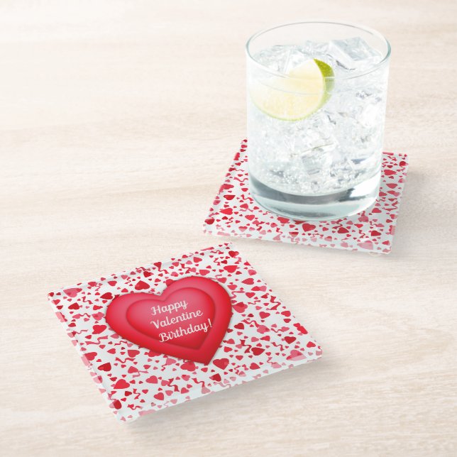 Valentine Birthday Red Confetti Personalisiertes H Glasuntersetzer (Schrägansicht)
