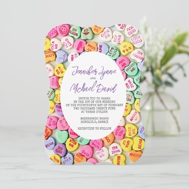 Valentine Candy Hearts Wedding Einladung (Stehend Vorderseite)