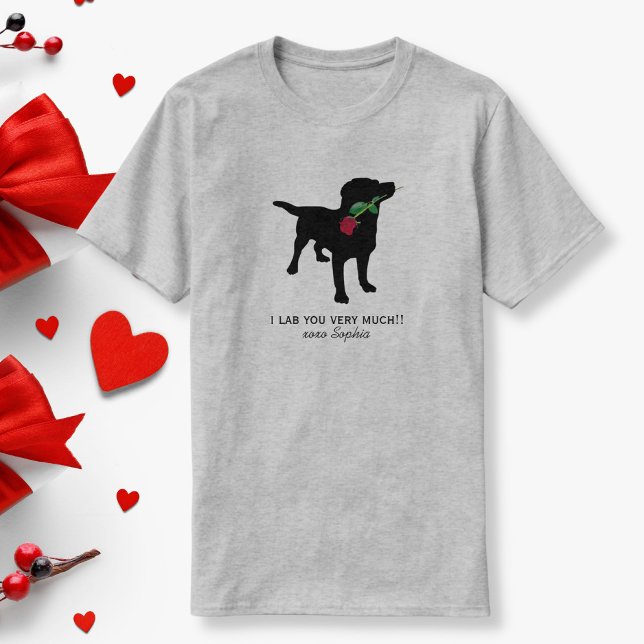 Valentine Dog Holding Rote Rose T-Shirt (Von Creator hochgeladen)