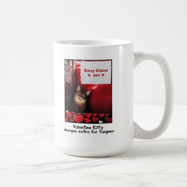 Valentine Kitty embrassant la tasse de cabine (Droite)