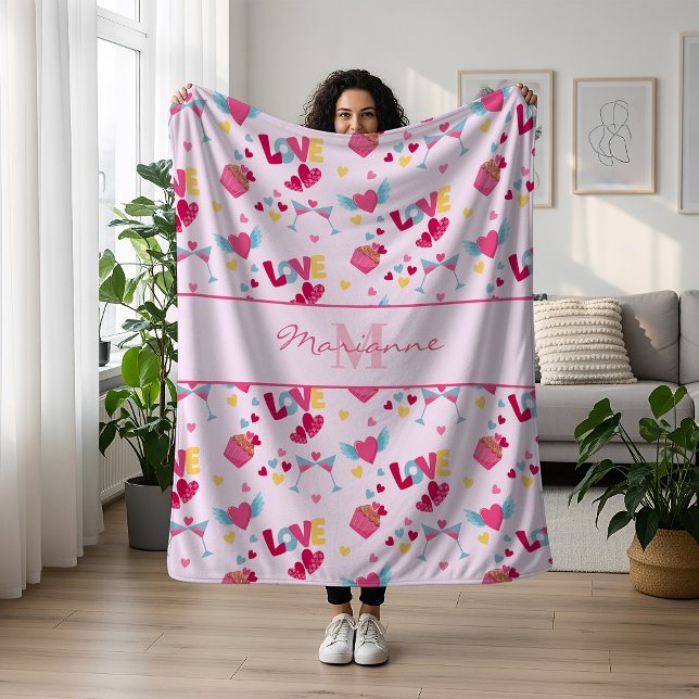 Valentine Pink Liebe Letters Muster Eleganter Name Fleecedecke (Von Creator hochgeladen)