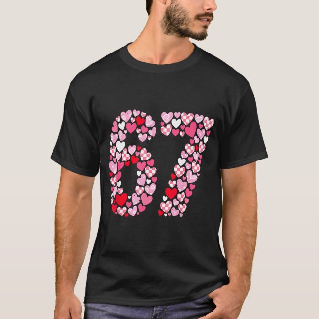 Valentine’s Day 67 Hearts Romantic Funny Six Seven T-Shirt (Vorderseite)