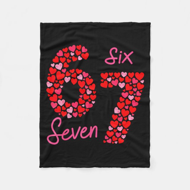 Valentine’s Day 6-7 Meme Six Seven 6 7 Valentine H Fleecedecke (Vorderseite)