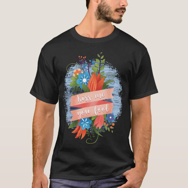 Valentine's Day Kiss me T-Shirt (Vorderseite)