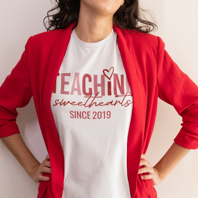 Valentine's Day Teaching Sweethearts Since Year Tri-Blend Shirt (Von Creator hochgeladen)