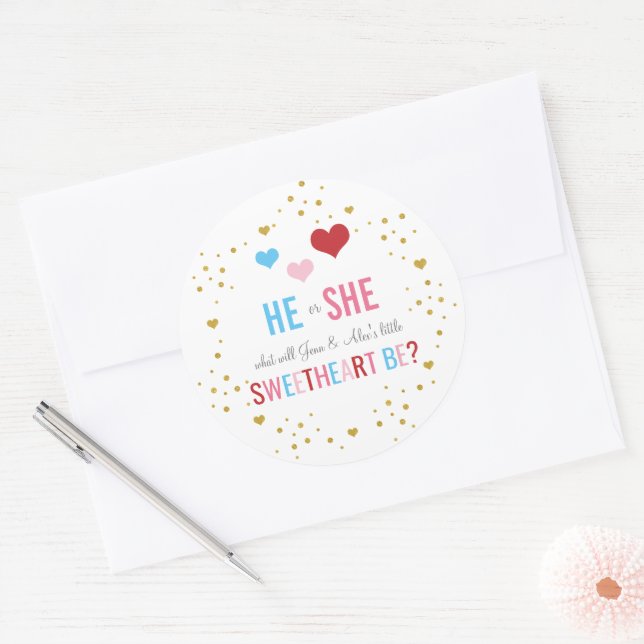 Valentine's Gender Reveal Classic Round Sticker (Enveloppe)