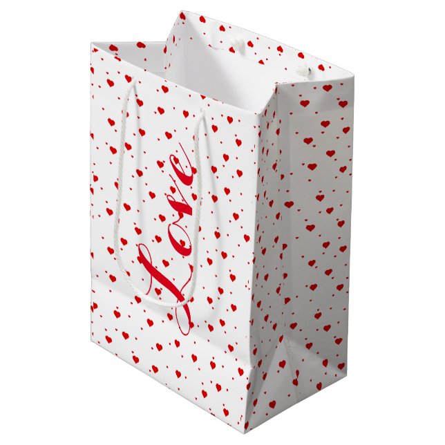 Valentines Red on White Hearts Muster Mittlere Geschenktüte (Vorderseite Schrägansicht)