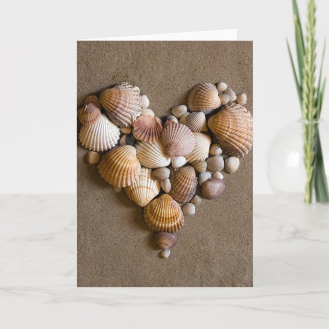 Valentinherz hergestellt mit Muscheln Feiertagskarte (Vorderseite)