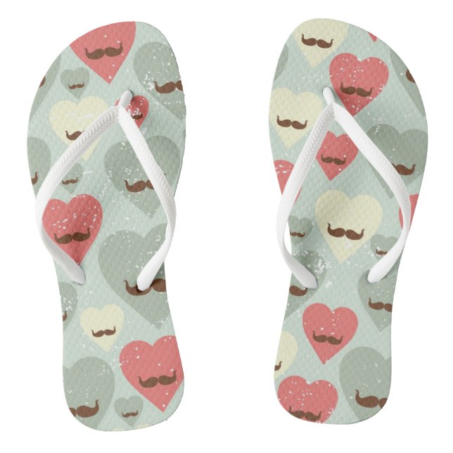 Valentinsgrußmuster mit Herzen und dem Schnurrbart Flip Flops (Fußbett)