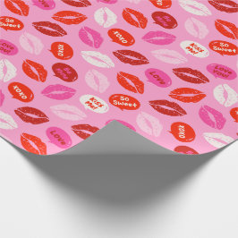 Valentinstag Lippen mit Text auf rosa Geschenkpapier
