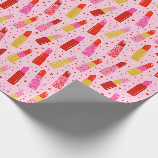 Valentinstag Lipsticks auf hellrosa Geschenkpapier (Ecke)