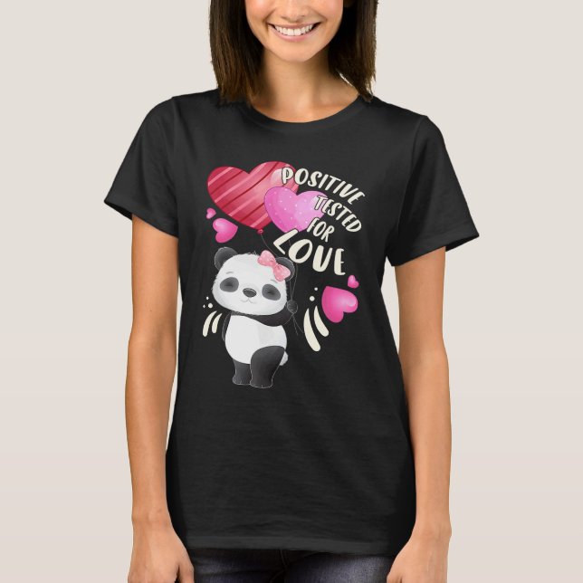 Valentinstag-Panda mit Herzen T-Shirt (Vorderseite)