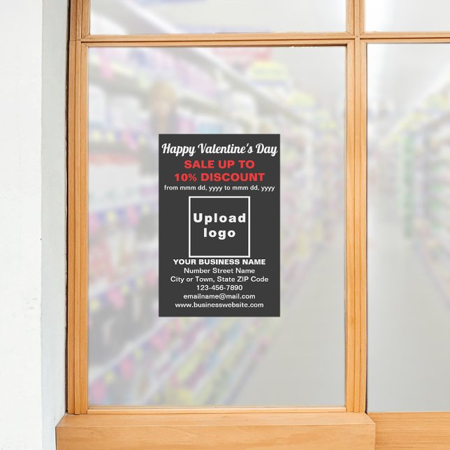 Valentinverkauf im Geschäftsverkehr mit Schwarzpap Fotodruck (Business Valentine sale on black photo paper on store window. Signage to attract more customers.)
