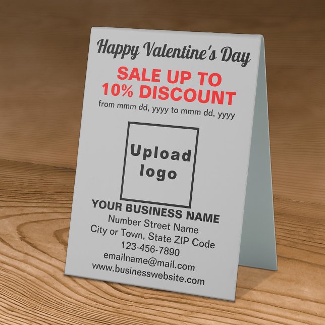 Valentinverkauf in der Wirtschaft Tischaufsteller (Business Valentine sale on gray table sign. Signage to attract more customers.)