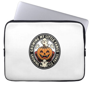 Vampir-Kürbis-Abzeichen Meine kleinen Fangzähne wa Laptopschutzhülle